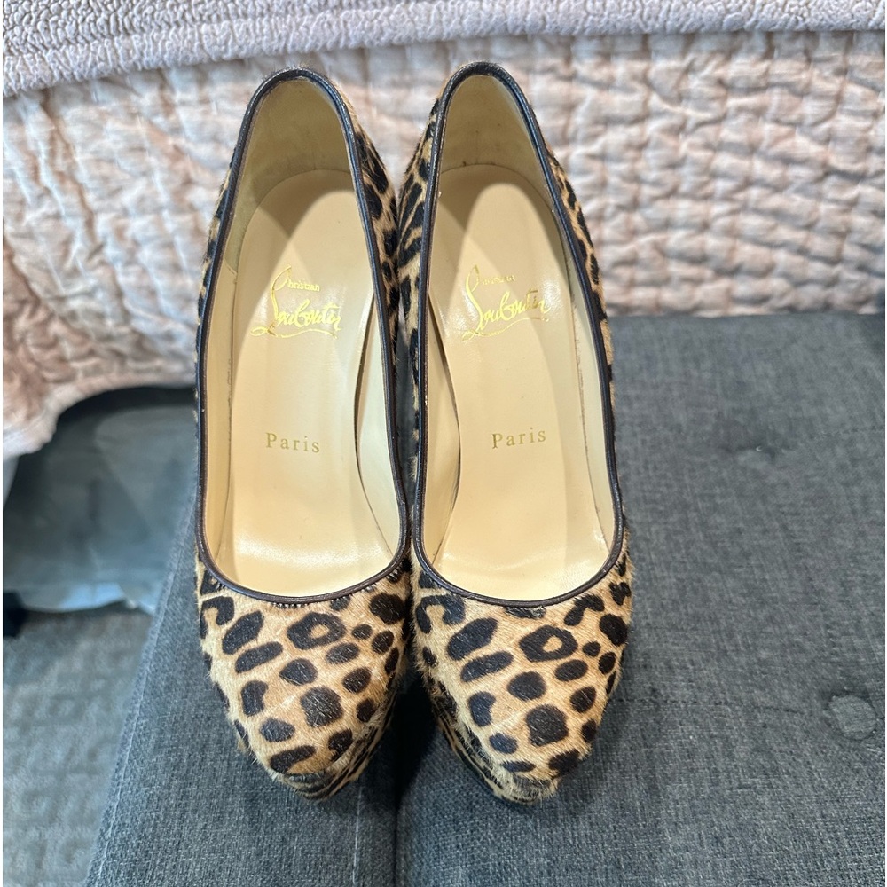 Christian Louboutin, Comes with box and dust bag